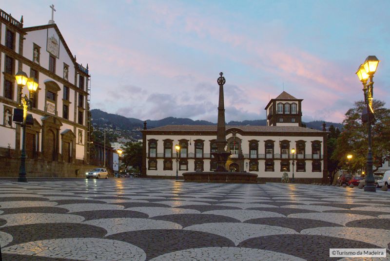 PracтХа╨╖a-do-Municipio-тФм╨╣-Alma-Mollemans